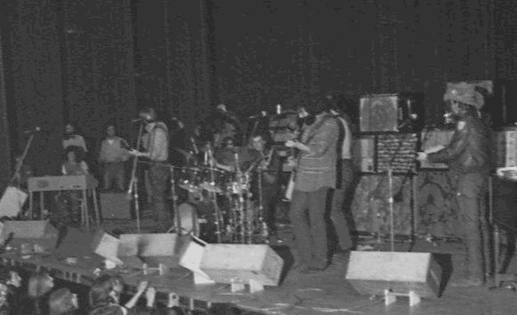 Jerry, Phil, Bill, Mickey, Ned, Bob, and Pigpen at Boston University on November 21, 1970 (photo by Jeff Albertson)